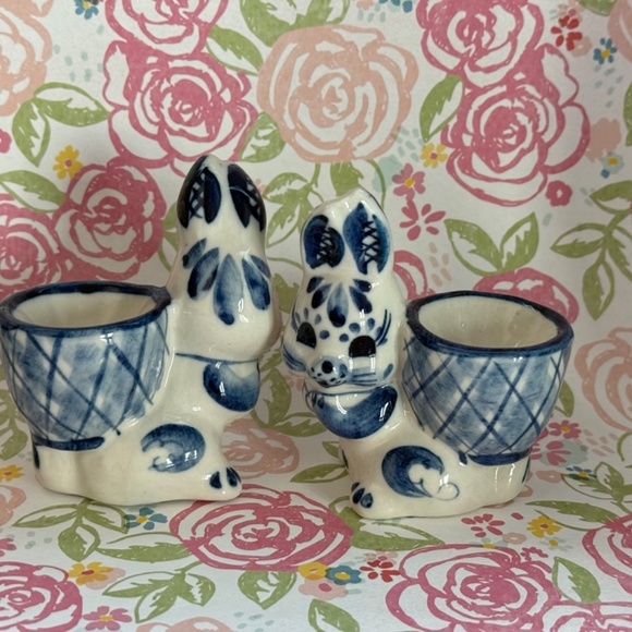 SIGNED Bunny or Rabbit Egg Cups Ceramic or Porcelain Blue White Pair (2) Holiday - Picture 6 of 8